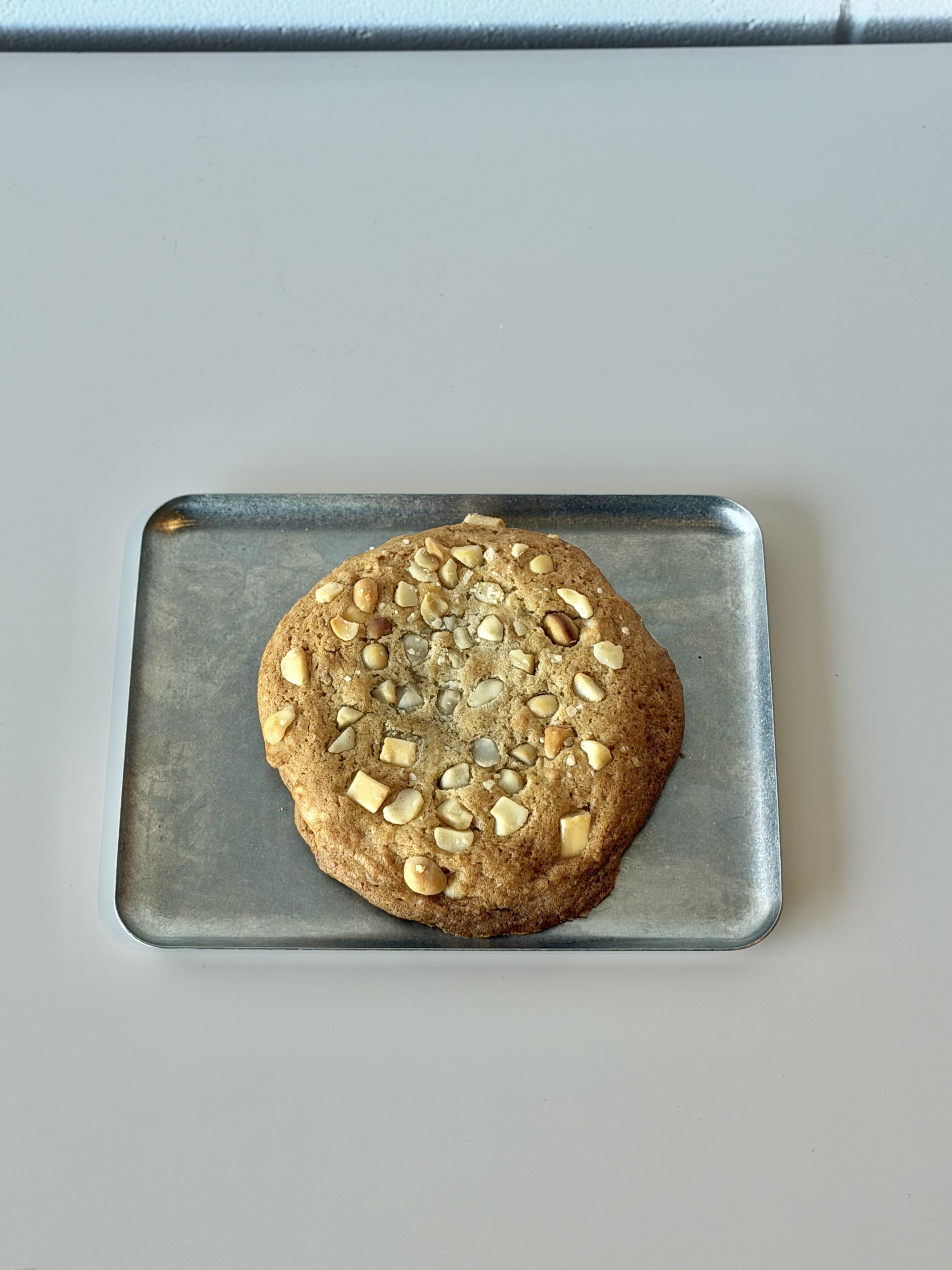 Macadamia White Chocolate Cookie